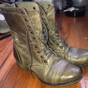 Lightly worn Steve Madden boots